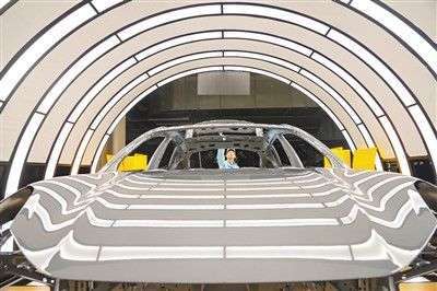 新能源汽車產(chǎn)業(yè) 創(chuàng)新驅(qū)動發(fā)展，新興能源技術(shù)研發(fā)引領(lǐng)未來